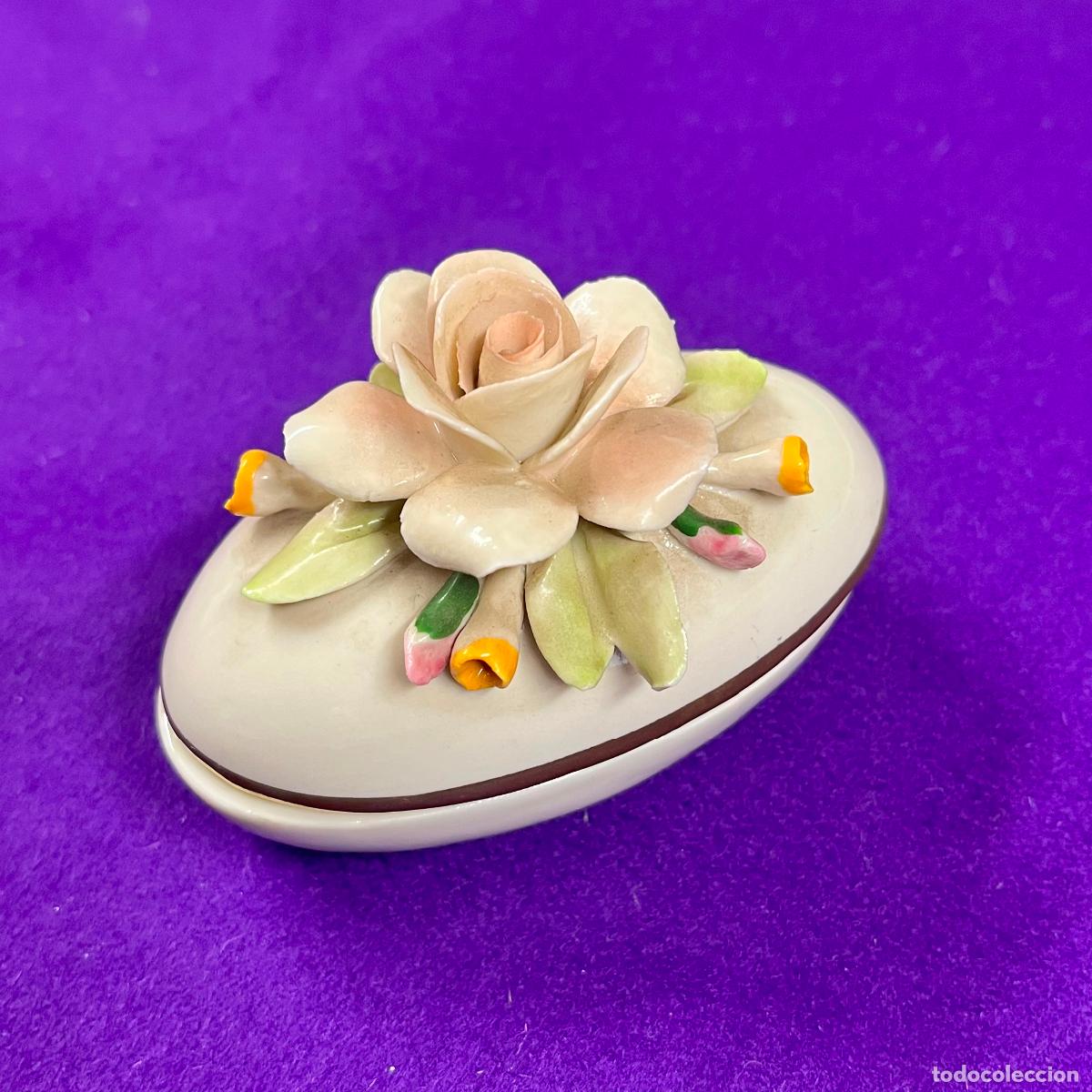Antig&uuml;edades: PORCELANA CAPODIMONTE. CAJITA DE FLORES. CREAZIONI SAVASTANO. ITALIA.