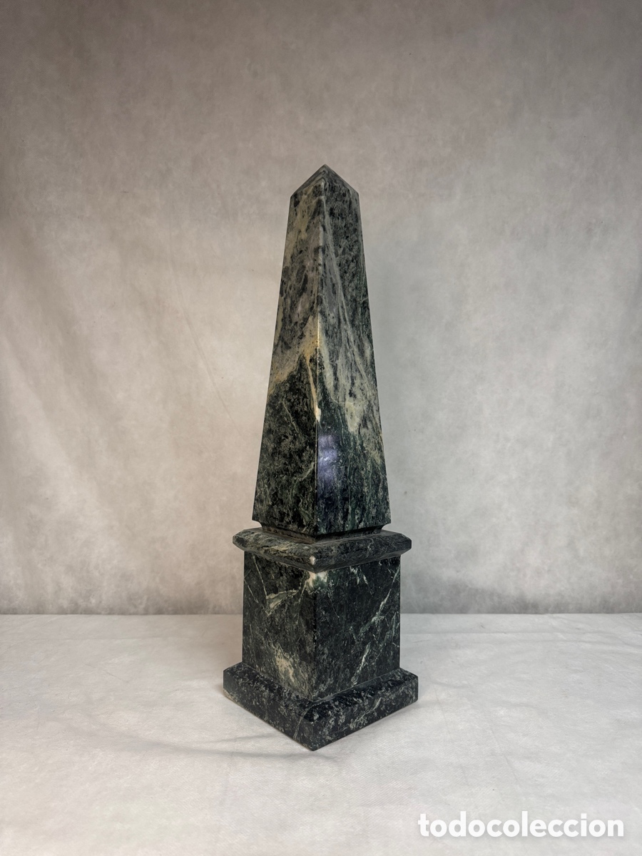 Antig&uuml;edades: Obelisco decorativo en M&aacute;rmol