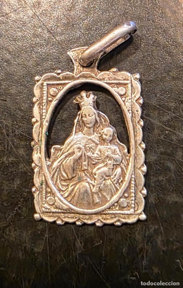 Antig&uuml;edades: Antigua medalla calada Virgen del Carmen con Ni&ntilde;o en plata de ley &ndash; 2 cm &ndash; marco ornamentado