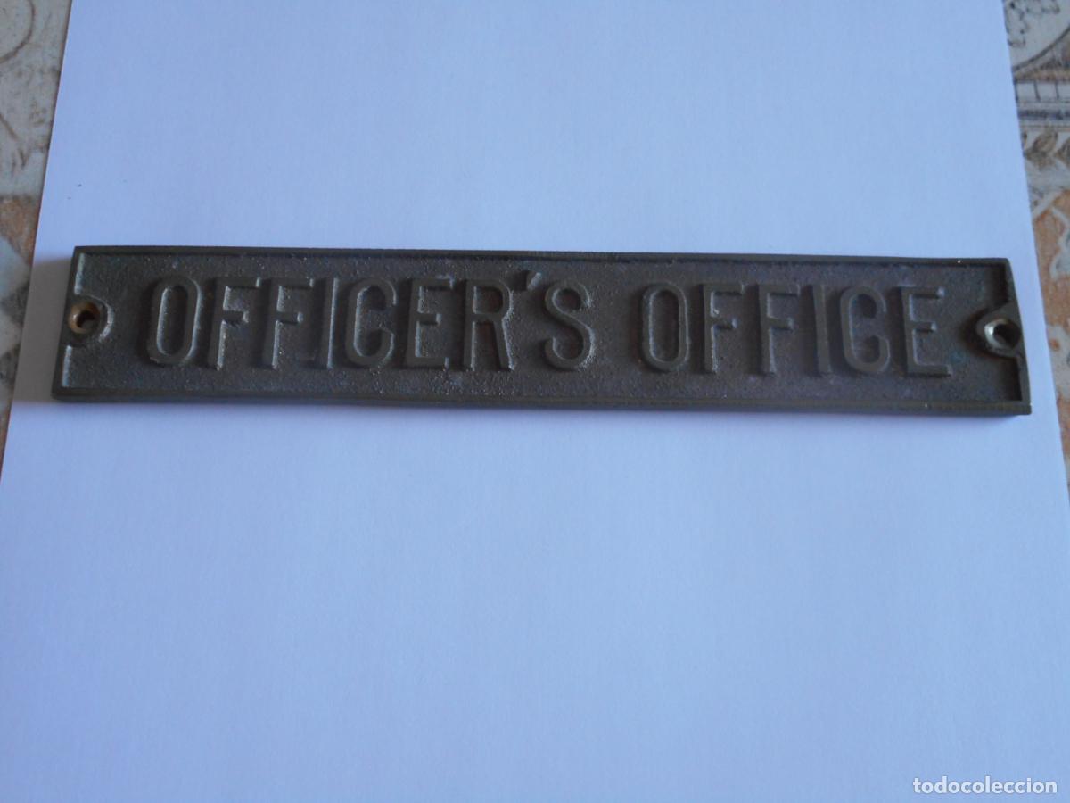 Antig&uuml;edades: antigua placa de laton macizo para puerta de oficina