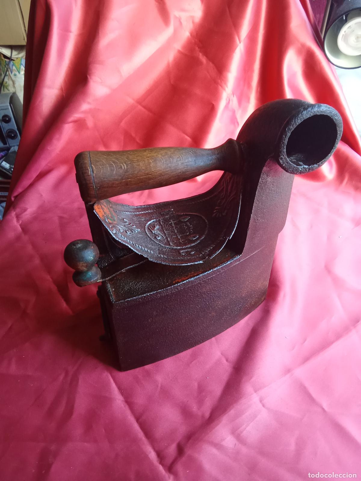 Antig&uuml;edades: Antigua plancha de chimenea fabricada en Mondragon N&ordm;6 Est. Correos