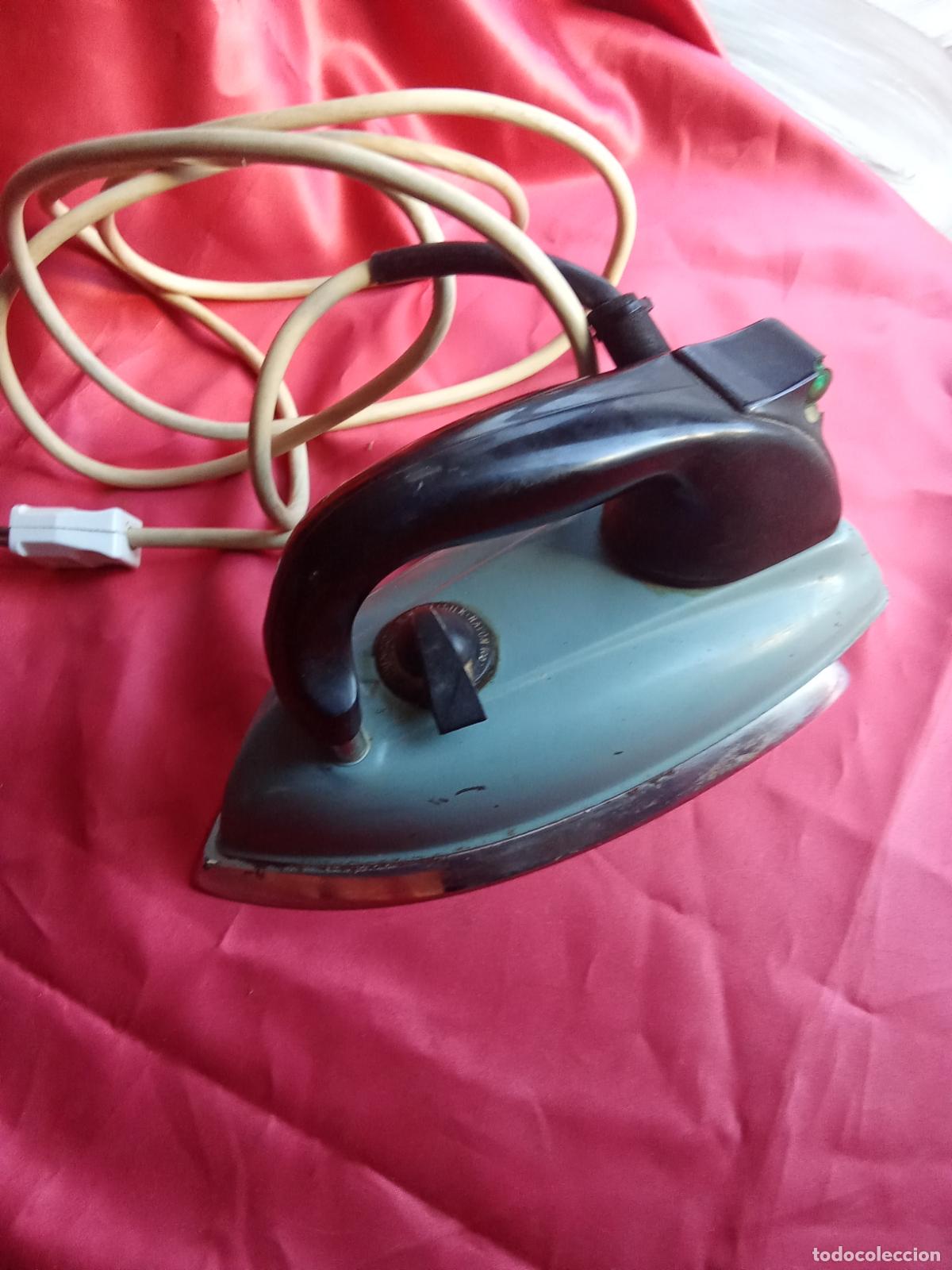 Antig&uuml;edades: Antigua plancha inglesa/Mid Century Morphy Richards. Est. Correos