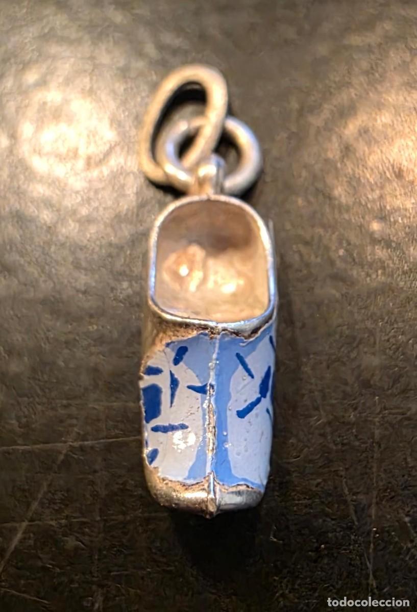 Antig&uuml;edades: Antiguo charm zueco holand&eacute;s en plata de ley con esmalte azul y blanco &ndash; 1,8 cm &ndash; miniatura vintage