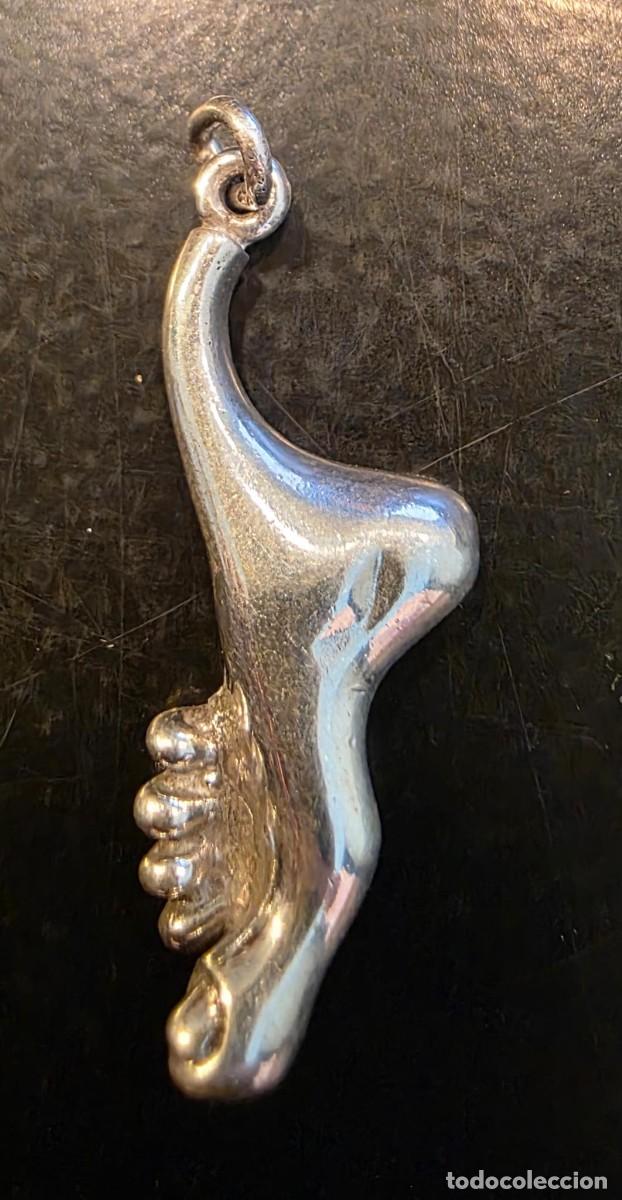 Antig&uuml;edades: Colgante vintage pie descalzo en plata de ley &ndash; dise&ntilde;o anat&oacute;mico escult&oacute;rico &ndash; 3,5 cm