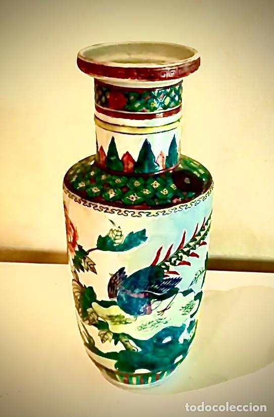 Antig&uuml;edades: Jarr&oacute;n de porcelana Wucai Chino con motivos florales y paisaj&iacute;sticos