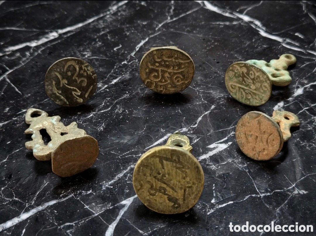 Antig&uuml;edades: Lote de 6 sellos isl&aacute;micos de lacre con escritura &aacute;rabe siglo XVII