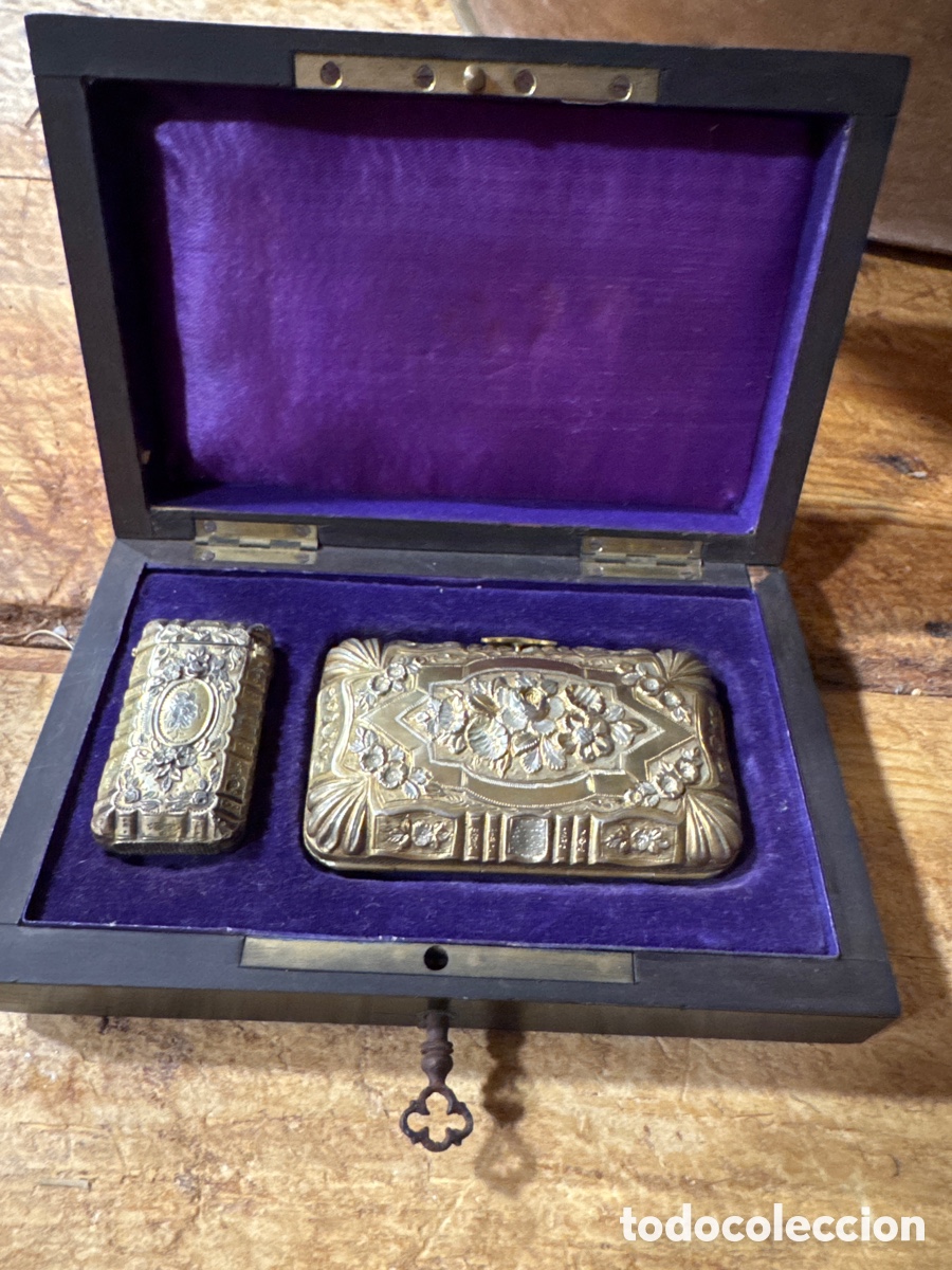 Antig&uuml;edades: Conjunto de petillera y caja de cerillas en plata dorada . Con su caja original