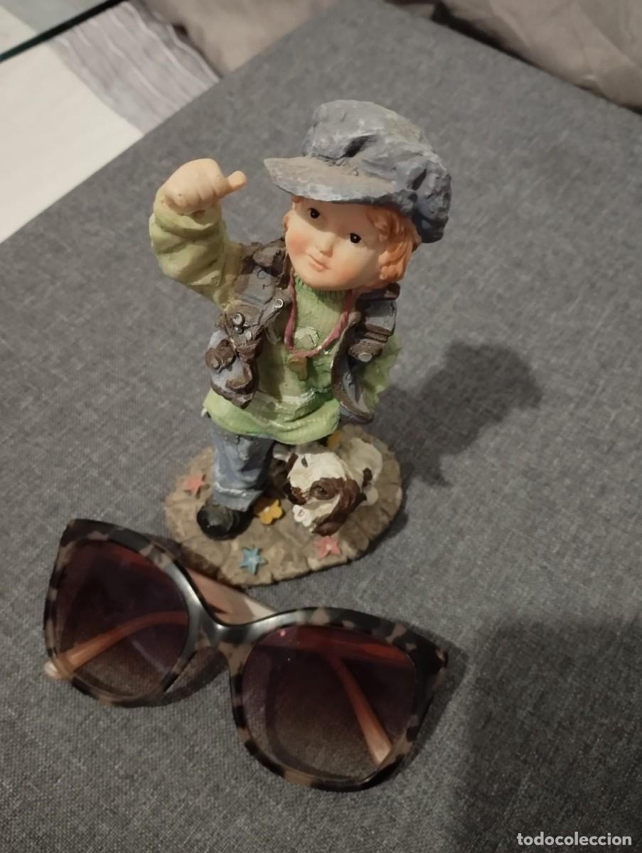 Antig&uuml;edades: figura entra&ntilde;able de ni&ntilde;o con perrito - Foto 2