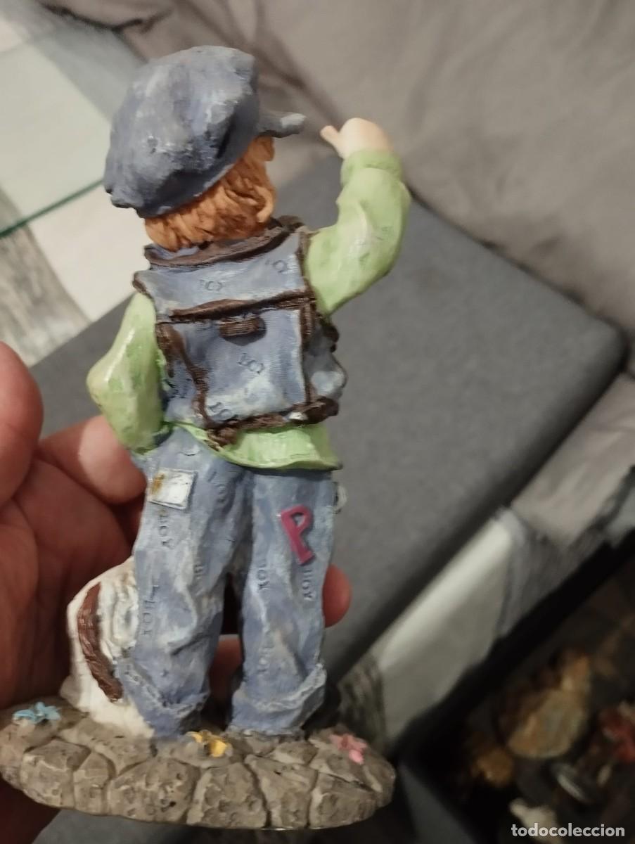 Antig&uuml;edades: figura entra&ntilde;able de ni&ntilde;o con perrito - Foto 4