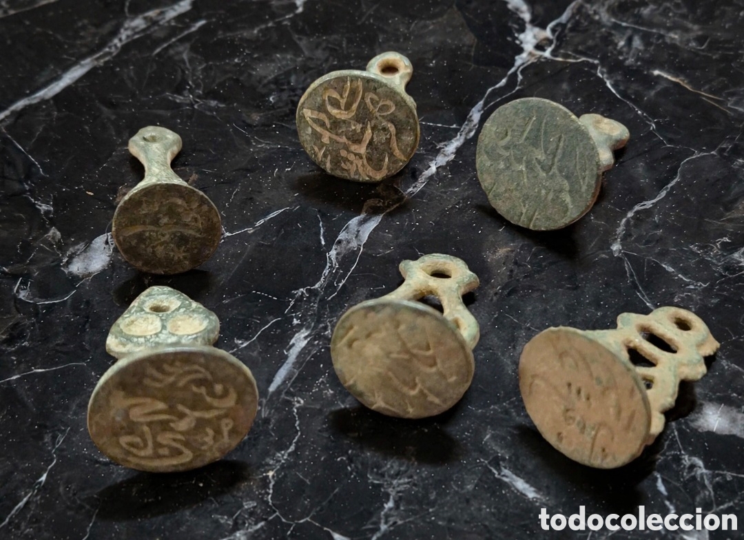 Antig&uuml;edades: Lote de 6 sellos isl&aacute;micos de lacre con escritura &aacute;rabe siglo XVII