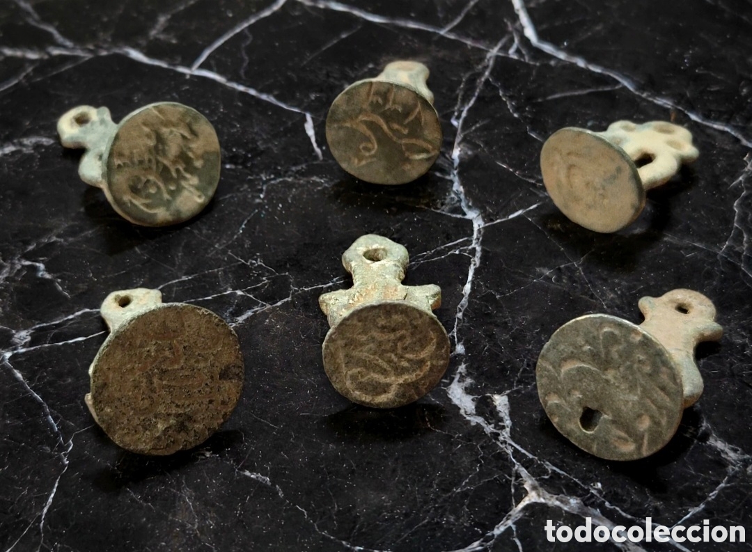 Antig&uuml;edades: Lote de 6 sellos isl&aacute;micos de lacre con escritura &aacute;rabe siglo XVII