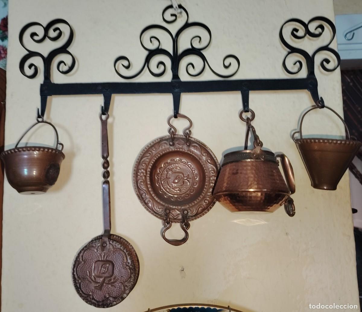 Antig&uuml;edades: JUEGO EN HIERRO Y BRONCE DE COCINA DECORATIVO