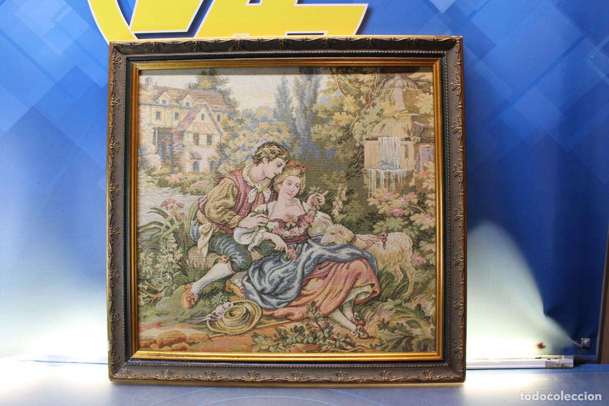 Antig&uuml;edades: 26. Tapiz pastoril estilo franc&eacute;s enmarcado. Mediados s.XX.