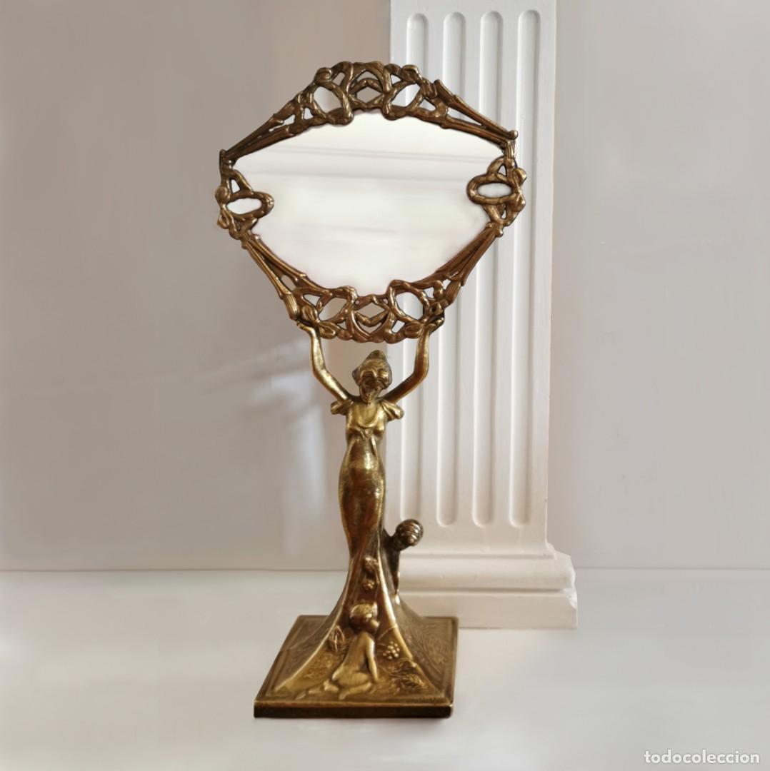 Antig&uuml;edades: Espejo de Mesa o tocador Lat&oacute;n Figura Femenina Querub&iacute;n. Estilo antiguo Art Nouveau / Modernista