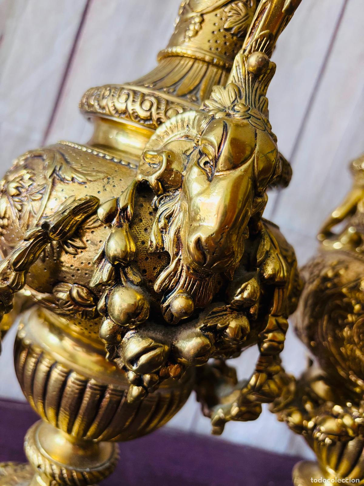 Antig&uuml;edades: Pareja de jarrones de bronce - Foto 10