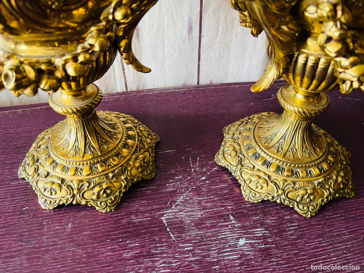 Antig&uuml;edades: Pareja de jarrones de bronce - Foto 11