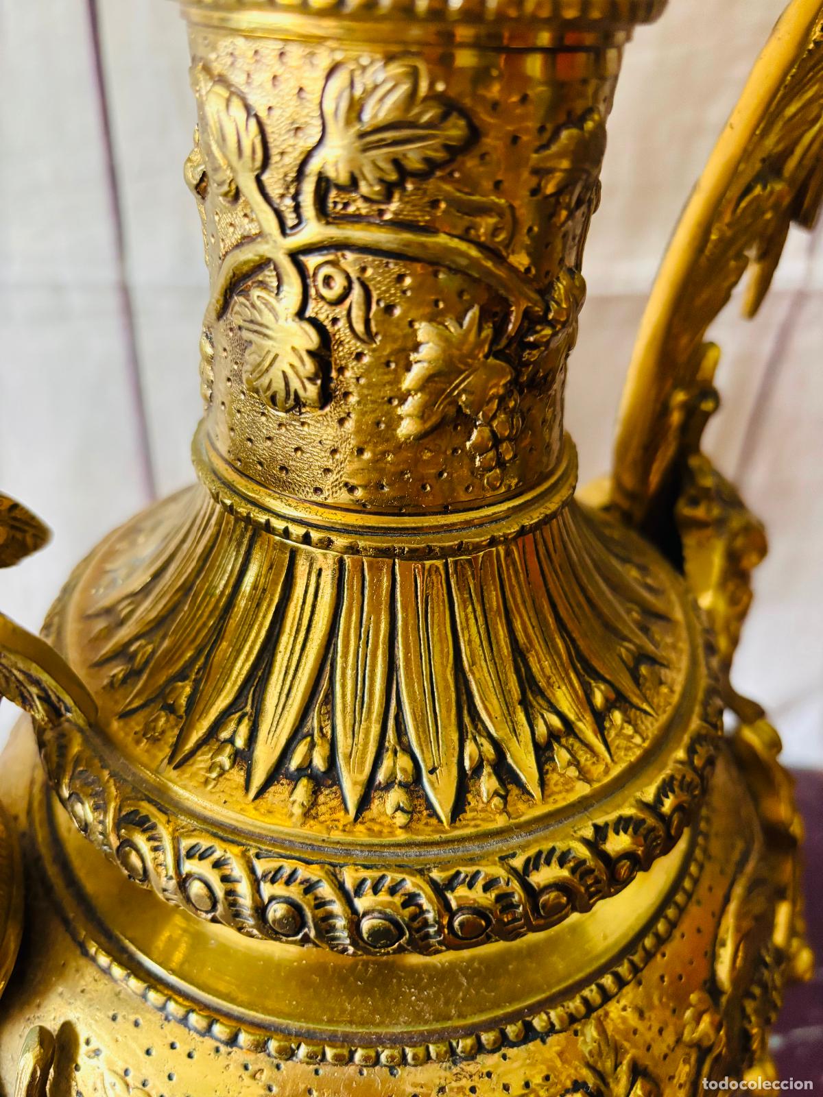 Antig&uuml;edades: Pareja de jarrones de bronce - Foto 12