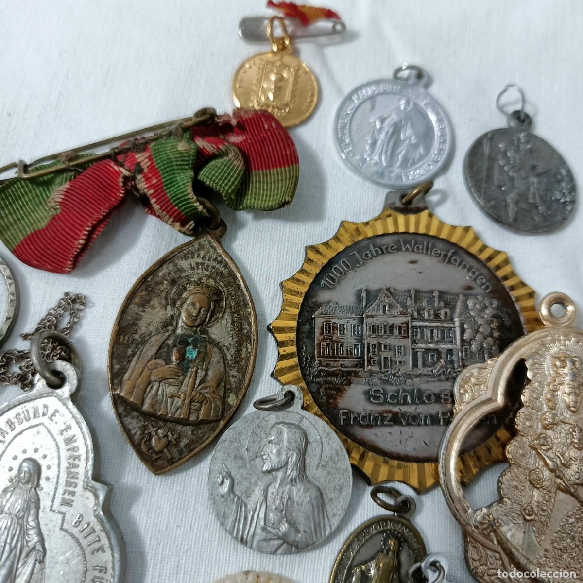 Antig&uuml;edades: Colecci&oacute;n de medallas y colgantes religiosos. Modernos y antiguos.