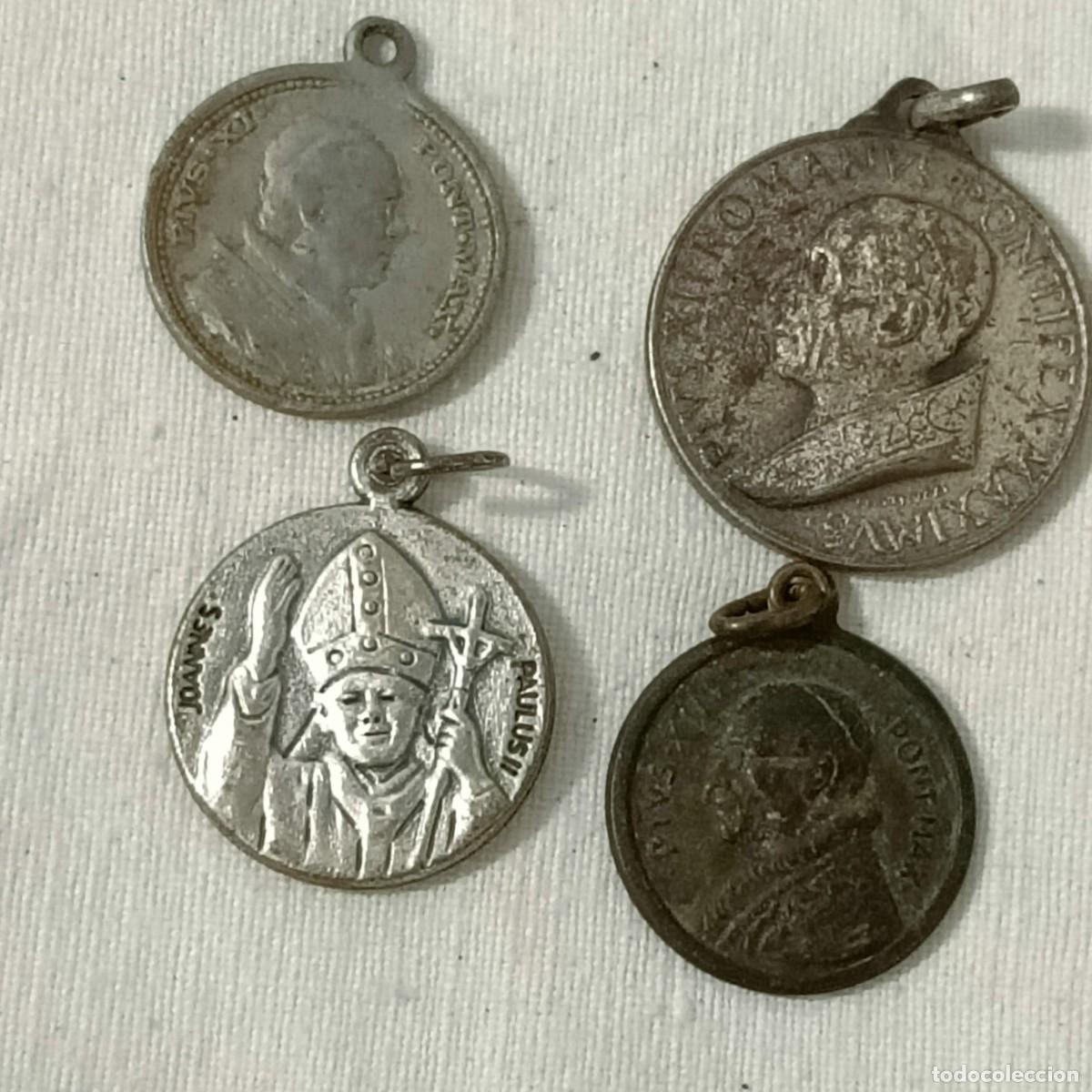 Antig&uuml;edades: Colgantes o medallas, recuerdos de Roma, con efigies de papas.