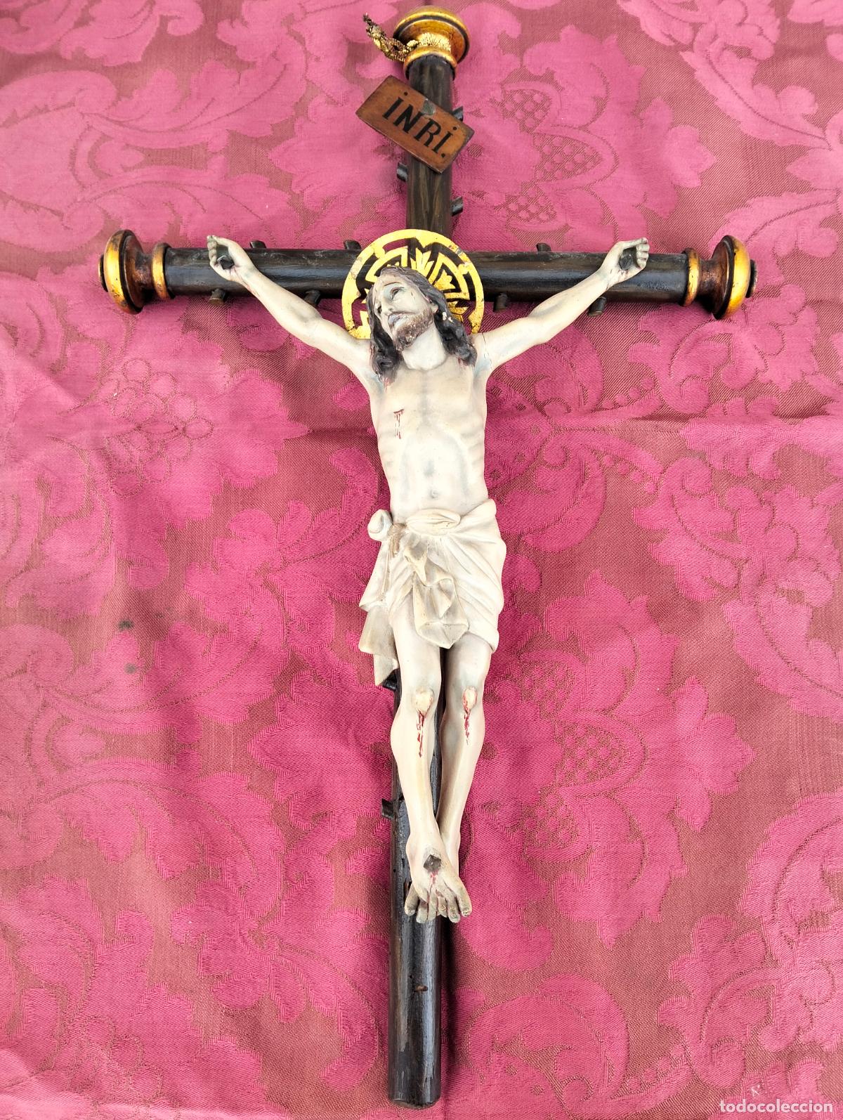Antig&uuml;edades: Crucifijo de madera tallada antiguo escultura de Jes&uacute;s crucificado Jesucristo Inri policromado S.XIX