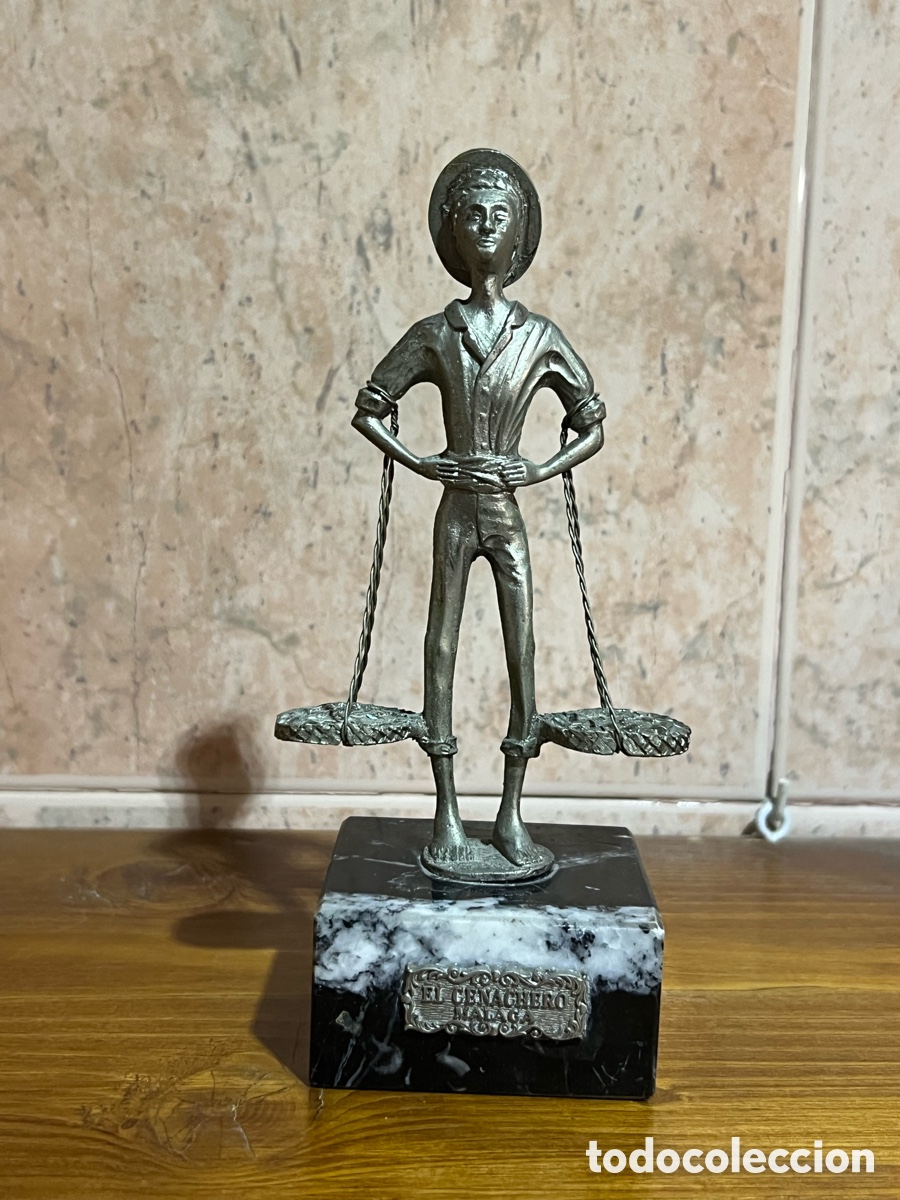 Antig&uuml;edades: EL CENACHERO DE M&Aacute;LAGA&hellip; PEQUE&Ntilde;A ESCULTURA DE METAL SOBRE MARMOL. VINTAGE