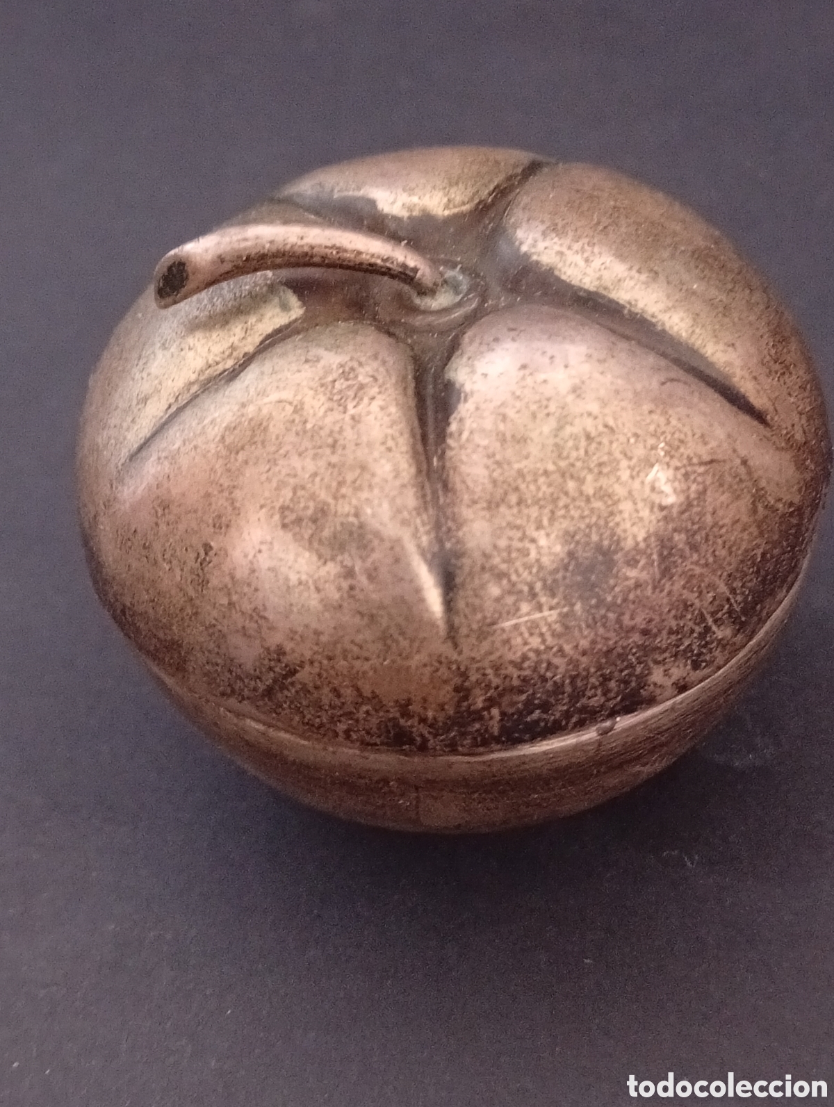 Antig&uuml;edades: Cajita de plata , forma de manzana