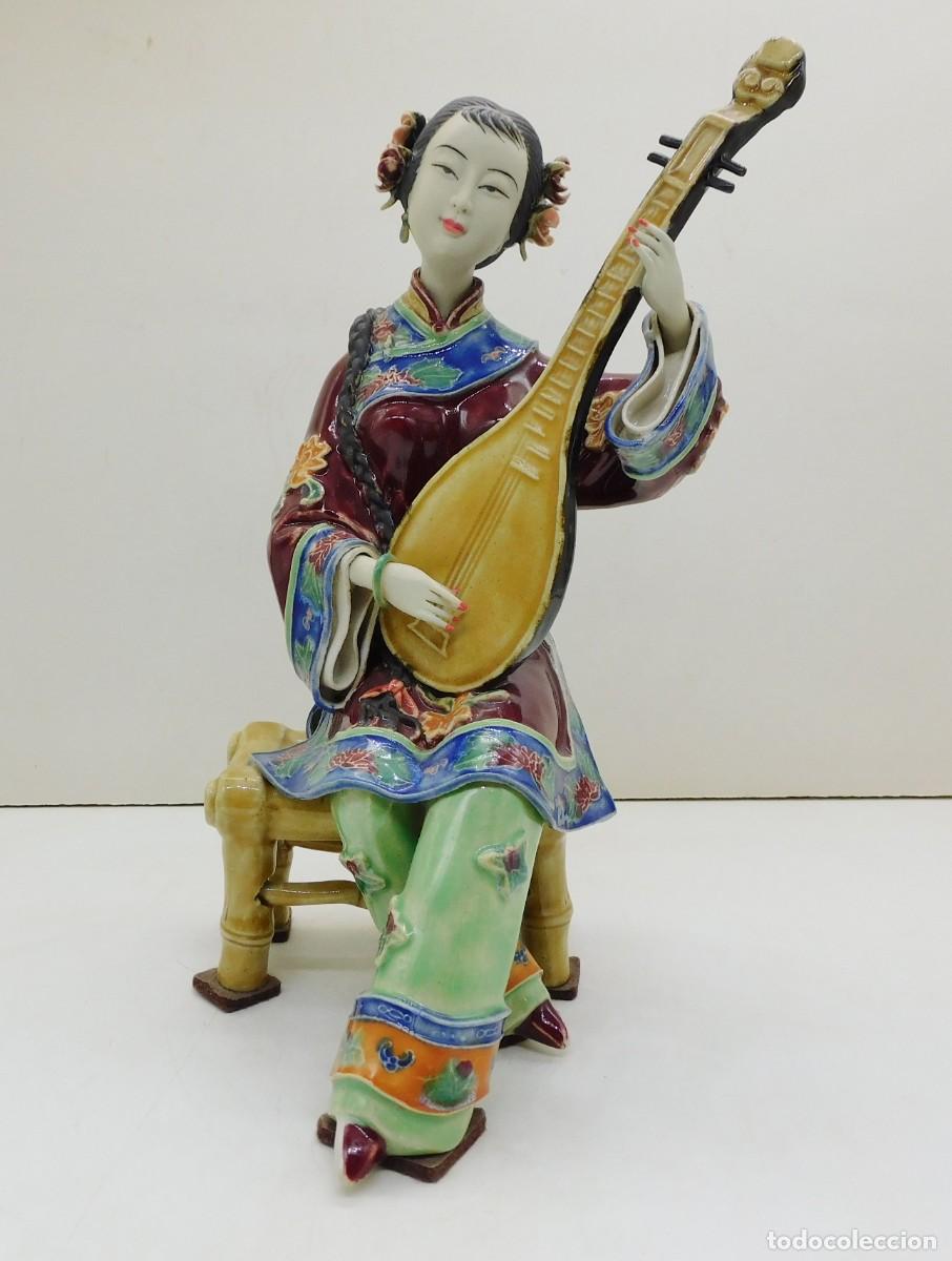 Antig&uuml;edades: DELICADA FIGURA CHINA DE GEIHSA M&Uacute;SICA