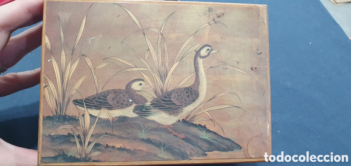 Antig&uuml;edades: Caja o joyero musical cisnes. (L137)
