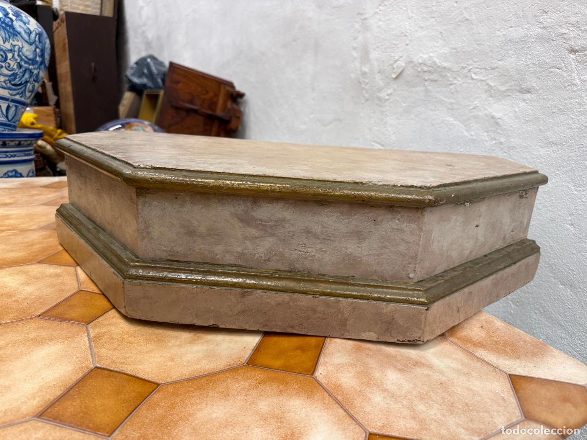 Antig&uuml;edades: ANTIGUA PEANA DE MADERA PARA IMAGEN RELIGIOSA - MEDIDA 60X35X18 CM - VIRGEN
