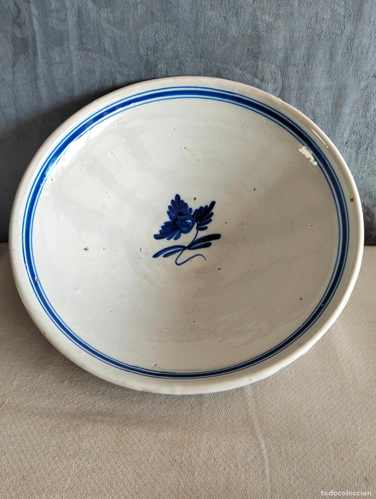 Antig&uuml;edades: Cuenco bol de porcelana cer&aacute;mica color blanco azul cobalto flor central plato principios Siglo XIX
