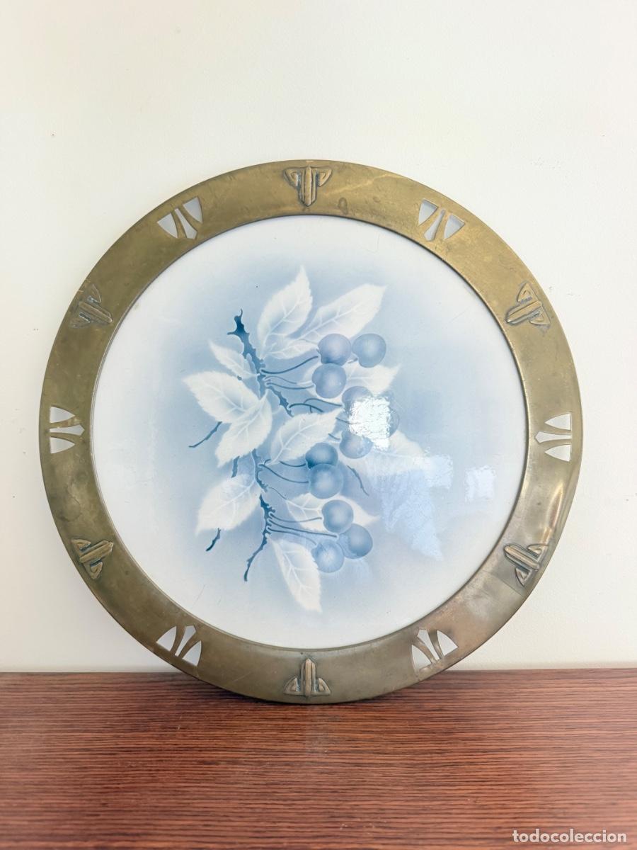Antig&uuml;edades: Soporte para postres en lat&oacute;n y cer&aacute;mica Art Nouveau