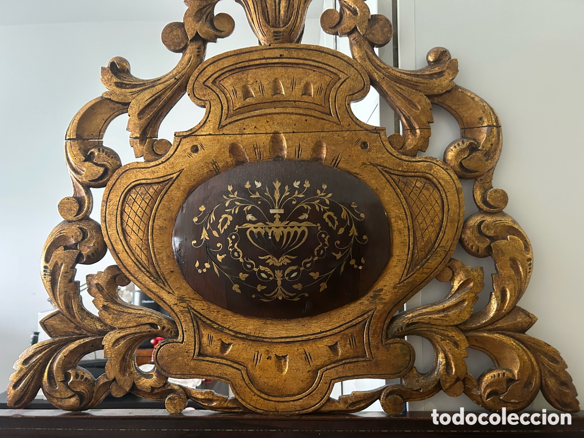 Antig&uuml;edades: Cabecero de madera con incrustaciones doradas - Foto 2