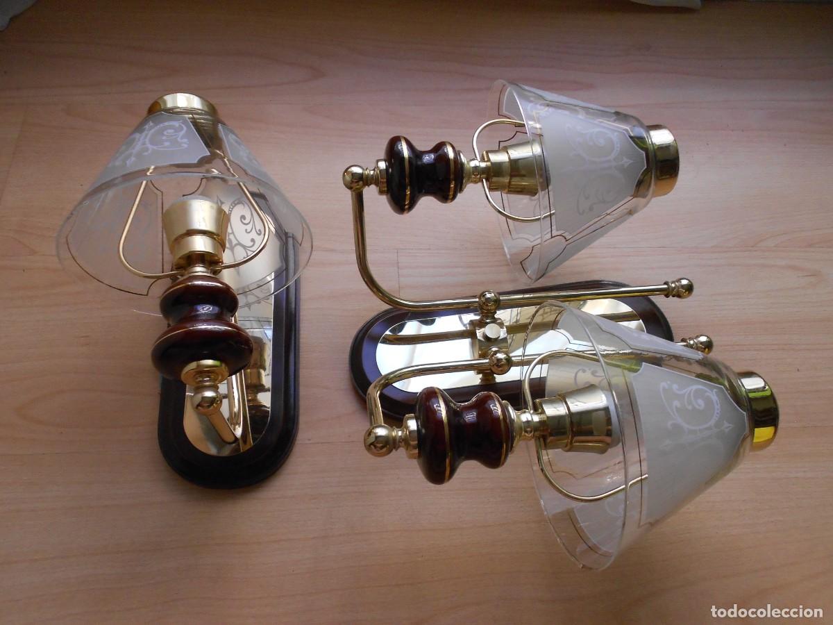 Antiques: PAREJA de 2 APLIQUES ( 1 Doble + 1 Sencillo ) MADERA y METAL DORADO con PANTALAS de CRISTAL FLORAL
