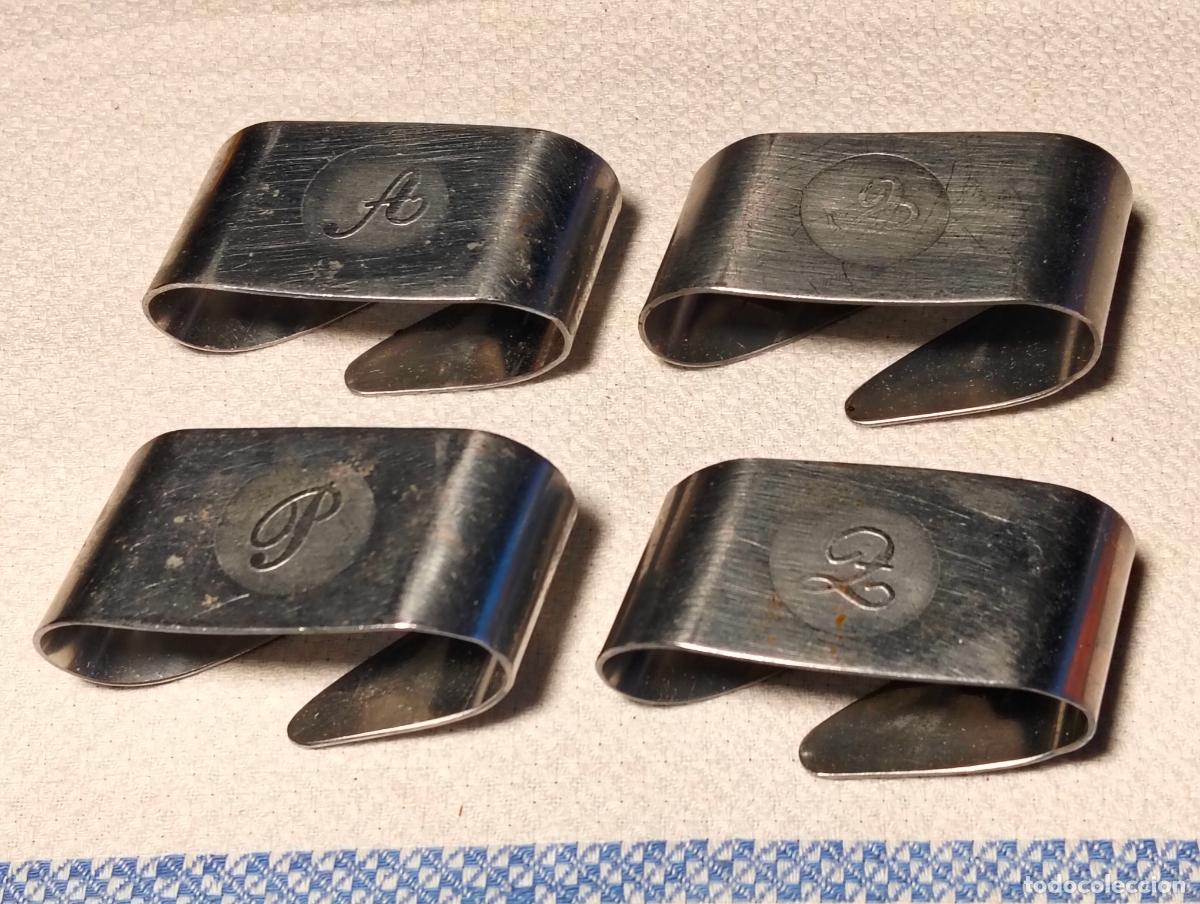 Antig&uuml;edades: Lote 4 anillas servilleteros con iniciales letras a p l metal acero inoxidable a&ntilde;os 80
