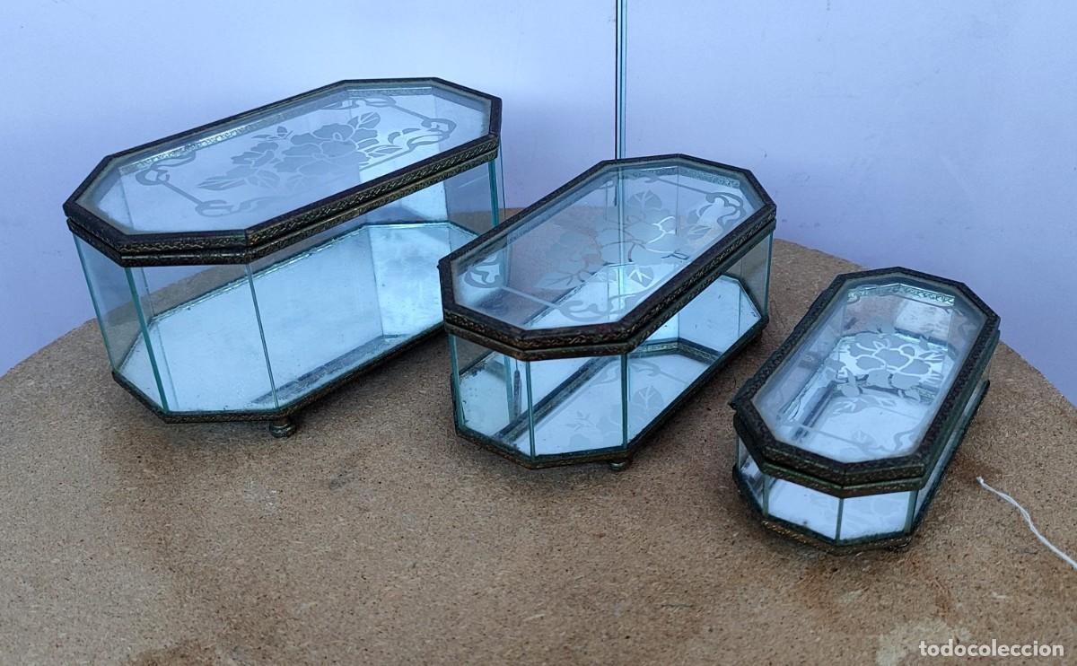 Antig&uuml;edades: Lote de tres cajas laton y cristal decorado