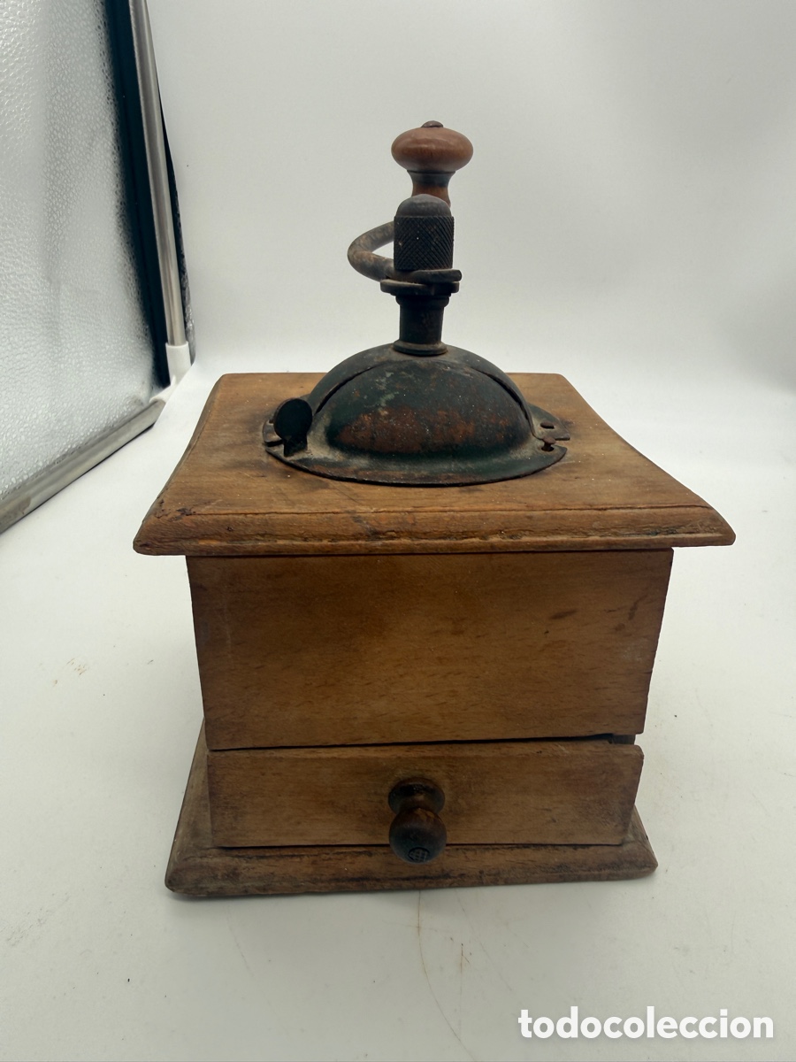 Antig&uuml;edades: Antiguo molinillo de caf&eacute; de madera con manivela, c.1900-1930