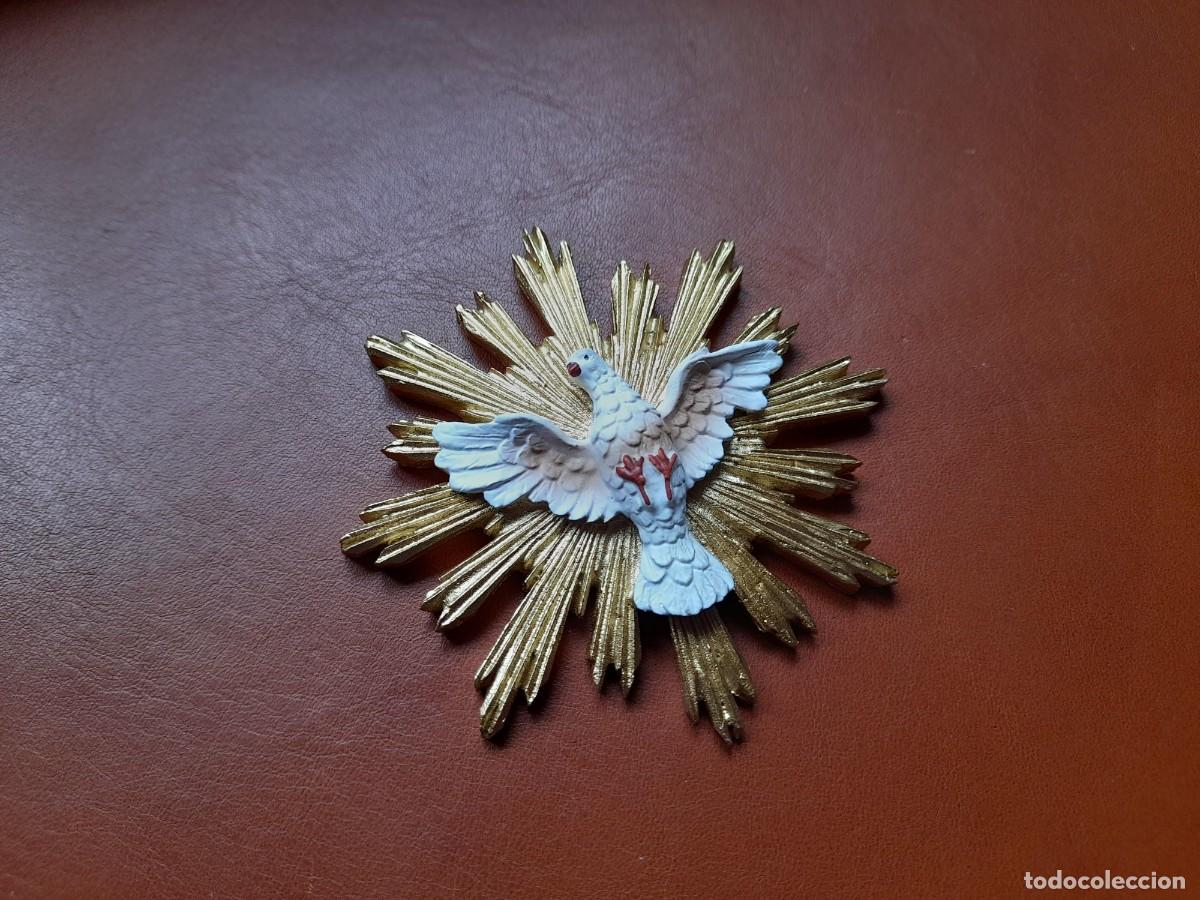 Antig&uuml;edades: Espiritu Santo de Resina 8 cm de tama&ntilde;o