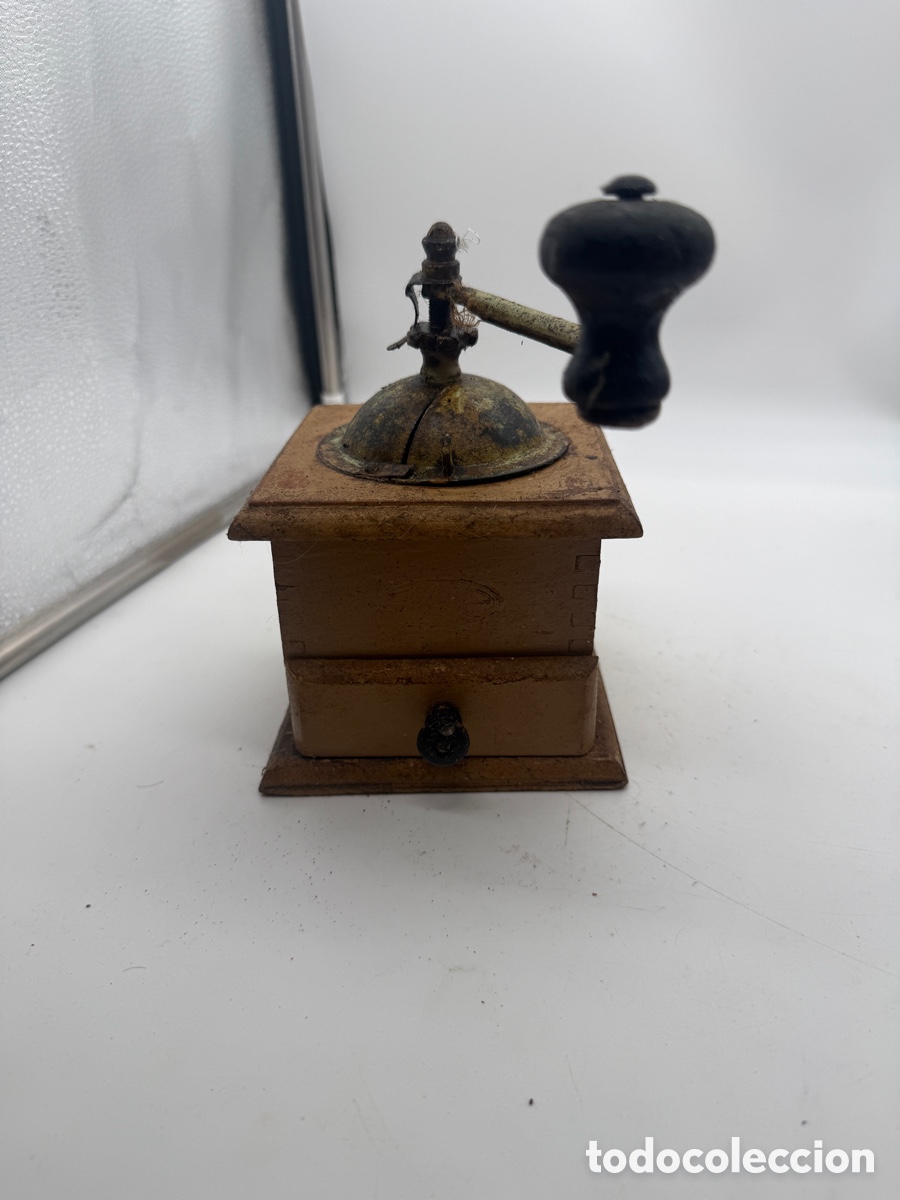Antig&uuml;edades: Molinillo manual de caf&eacute; de madera y hierro, c.1890-1920