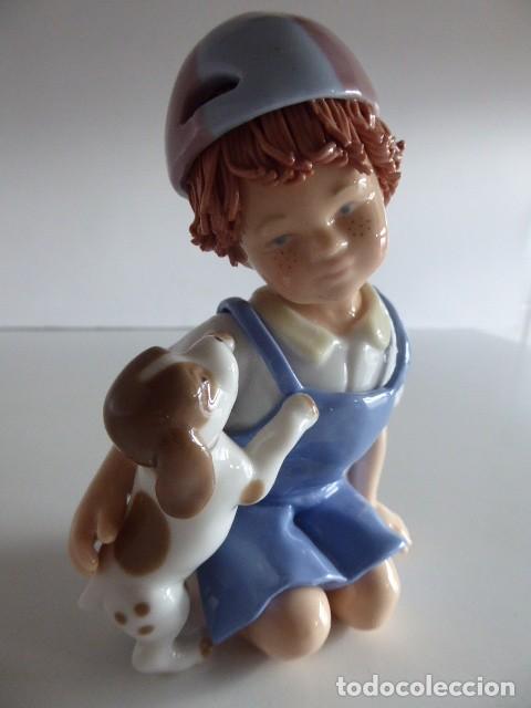 Antig&uuml;edades: NI&Ntilde;O CON PERRITO - PORCELANA COSMOS