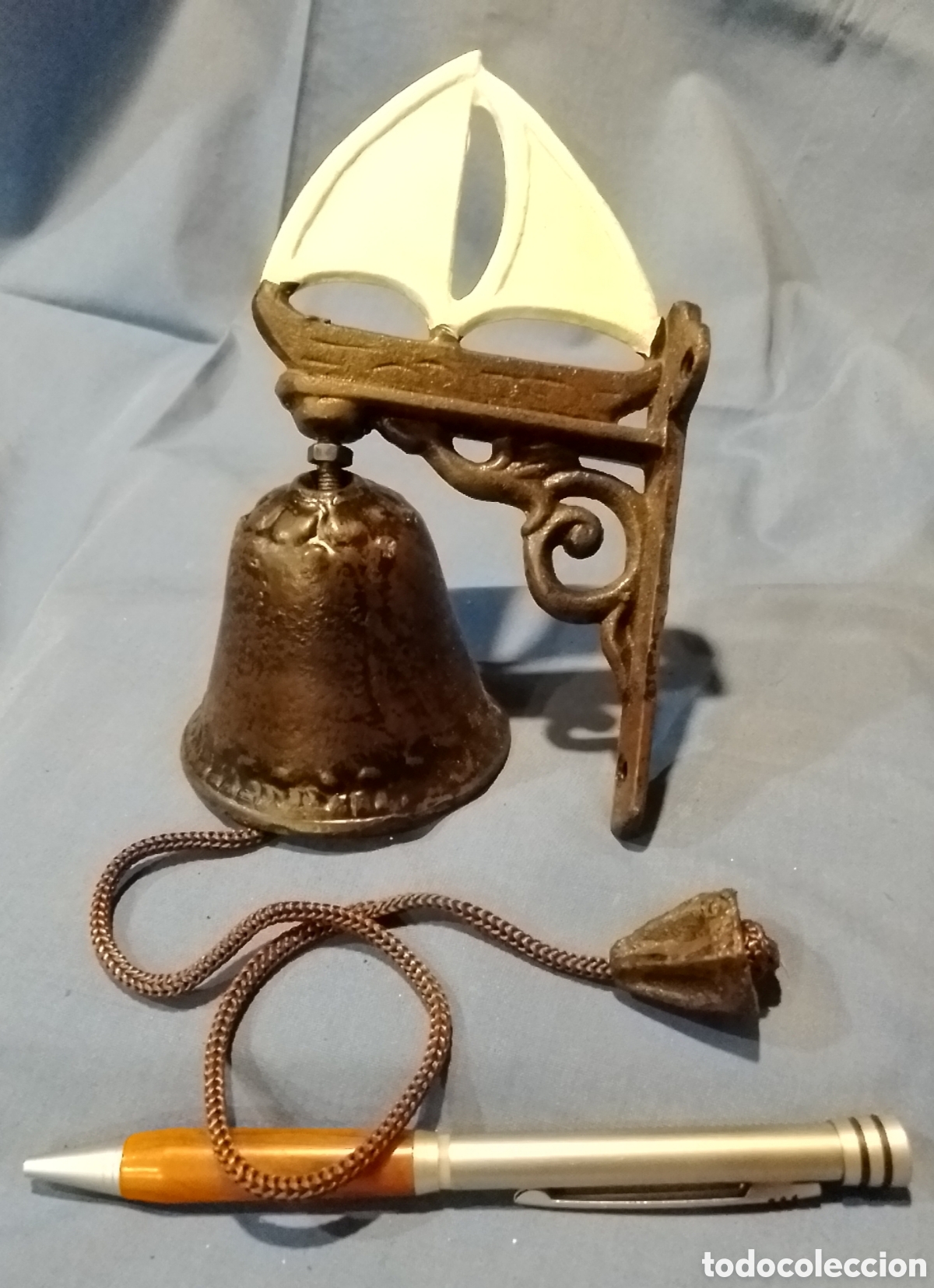 Antig&uuml;edades: Antigua campanita de hierro