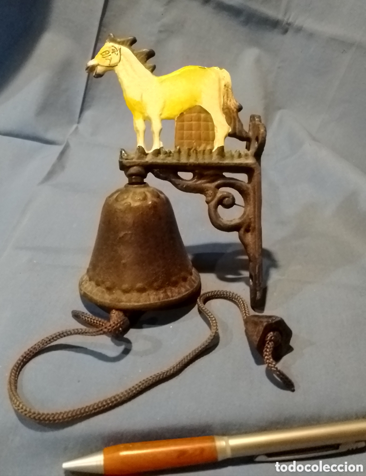 Antig&uuml;edades: Antigua campanita de hierro