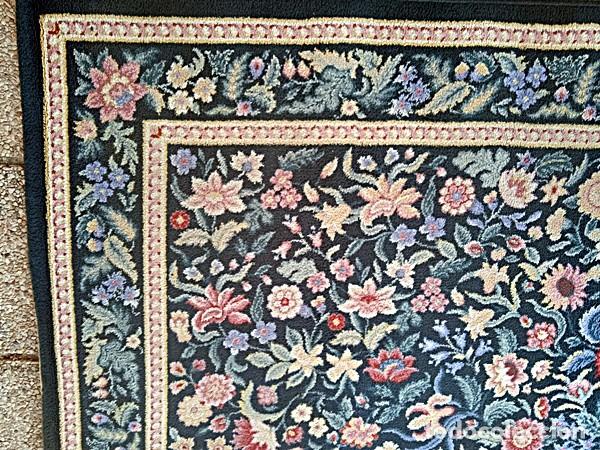 Antig&uuml;edades: Alfombra de gran tama&ntilde;o con un dise&ntilde;o floral