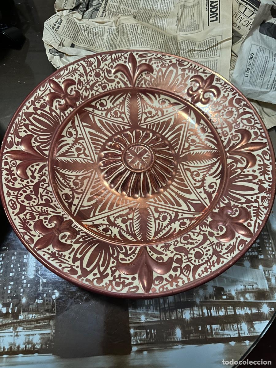 Antig&uuml;edades: Gran plato cer&aacute;mica Manises reflejos met&aacute;licos n&uacute;m 2