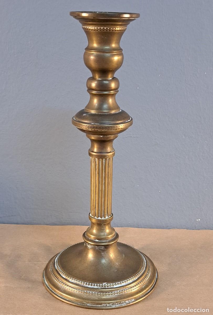 Antig&uuml;edades: Candelero de lat&oacute;n, estilo neocl&aacute;sico - Foto 1