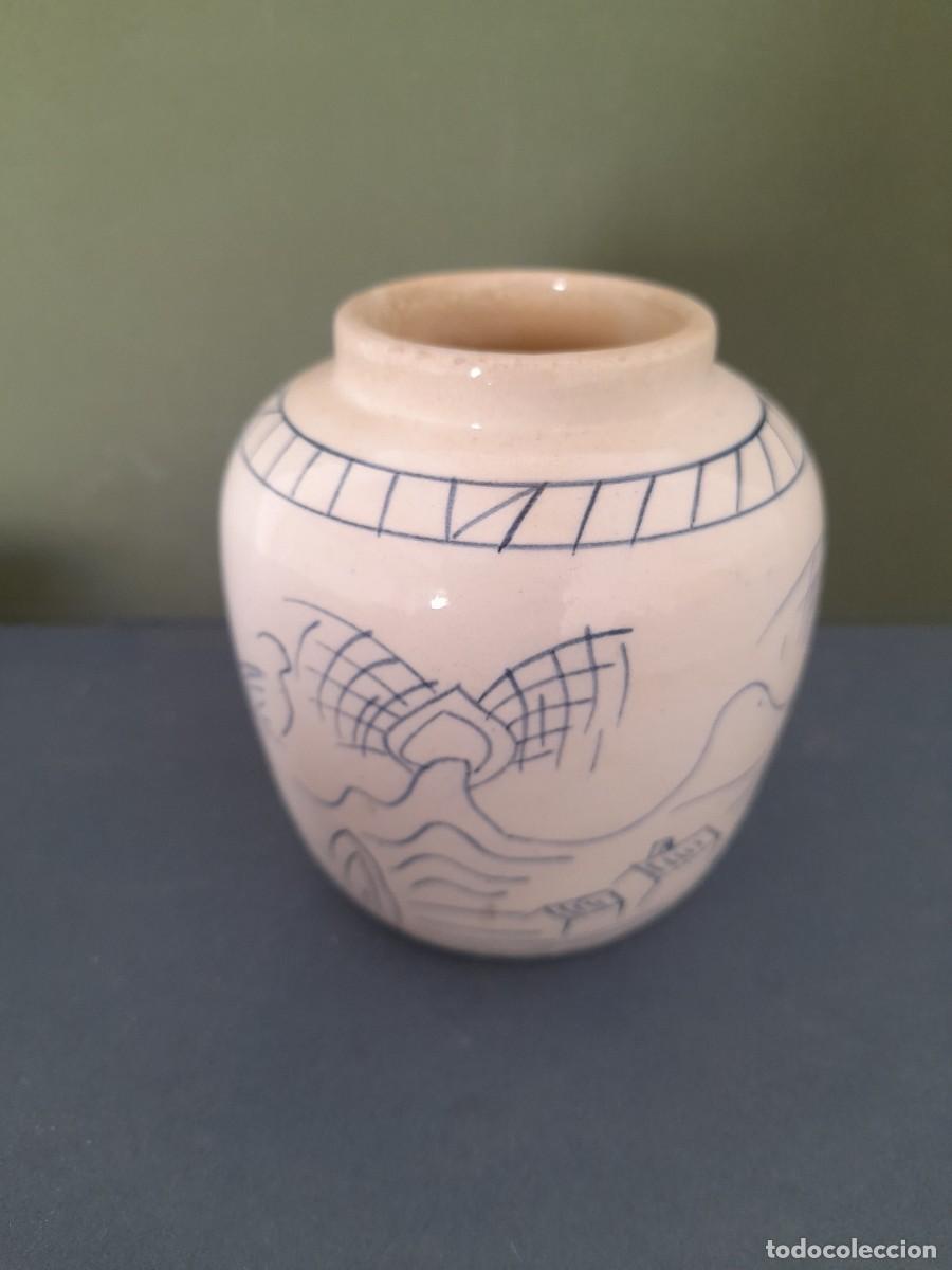 Antig&uuml;edades: peque&ntilde;o tarro para gengibre, ceramica blanca con dibujo azul, parece oriental, 9x9cm aprox