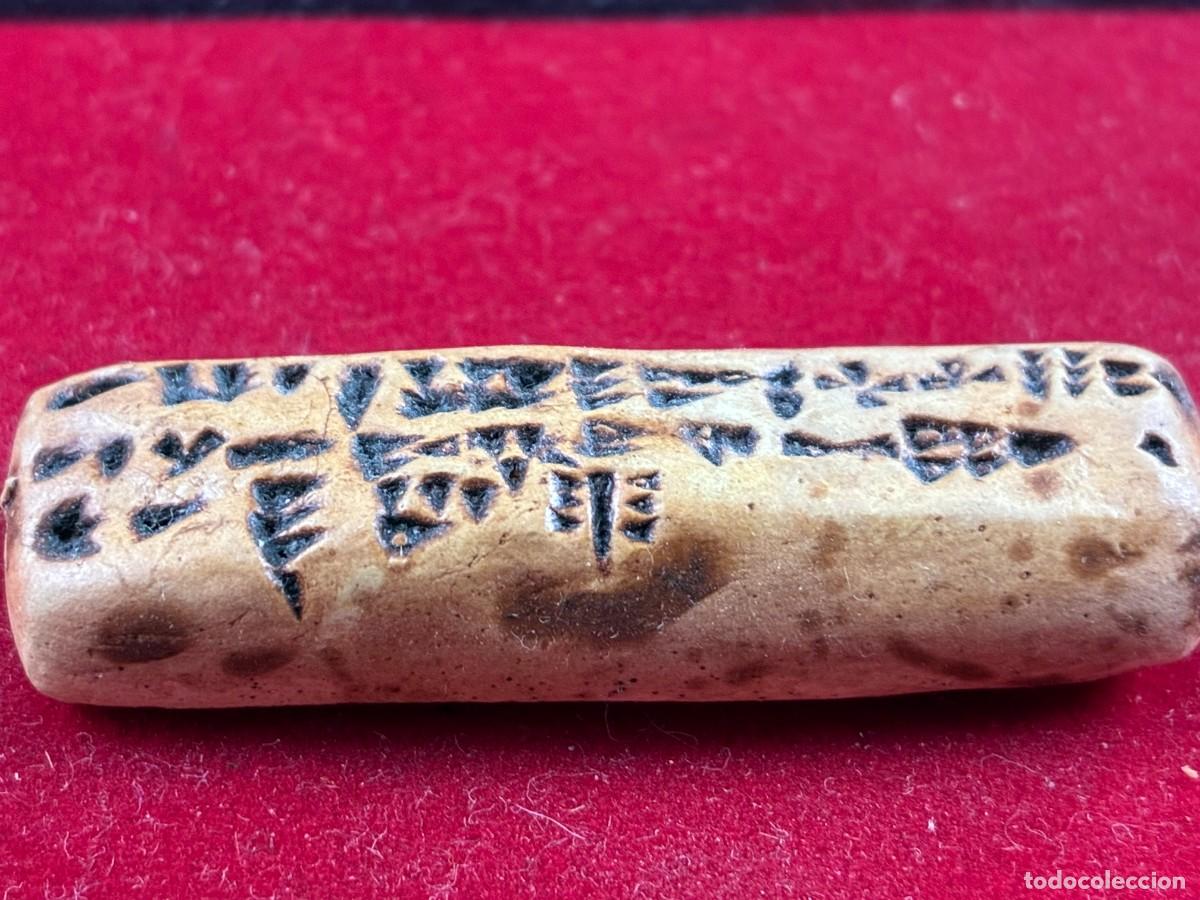 Antig&uuml;edades: Tablilla Alfabeto Ugar&iacute;tico Siria 1400 a.C. Cuneiforme Museo Oficial Marco 9,5x11,5 cm. Muy Bueno