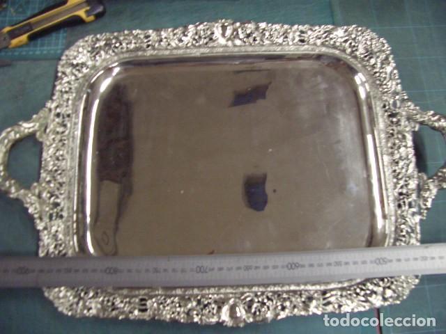 Antig&uuml;edades: Gran bandeja de servir rectangular con asas firmes Alpaca - Foto 4