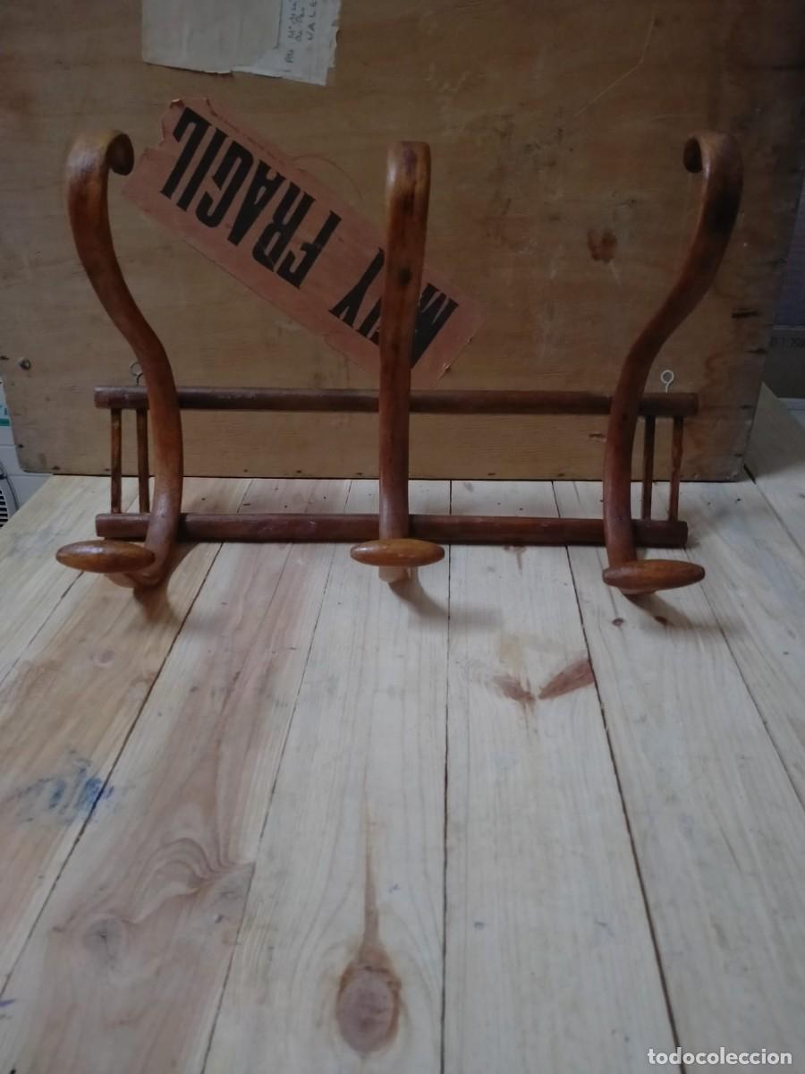Antig&uuml;edades: Perchero Thonet de pared 3 brazos