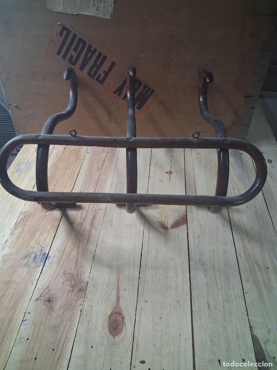 Antig&uuml;edades: Perchero Thonet de pared 3 brazos - Foto 2