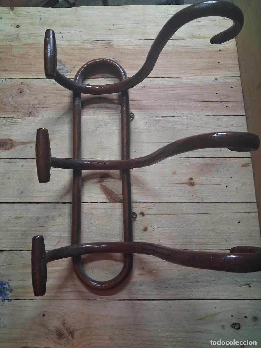 Antig&uuml;edades: Perchero Thonet de pared 3 brazos - Foto 3